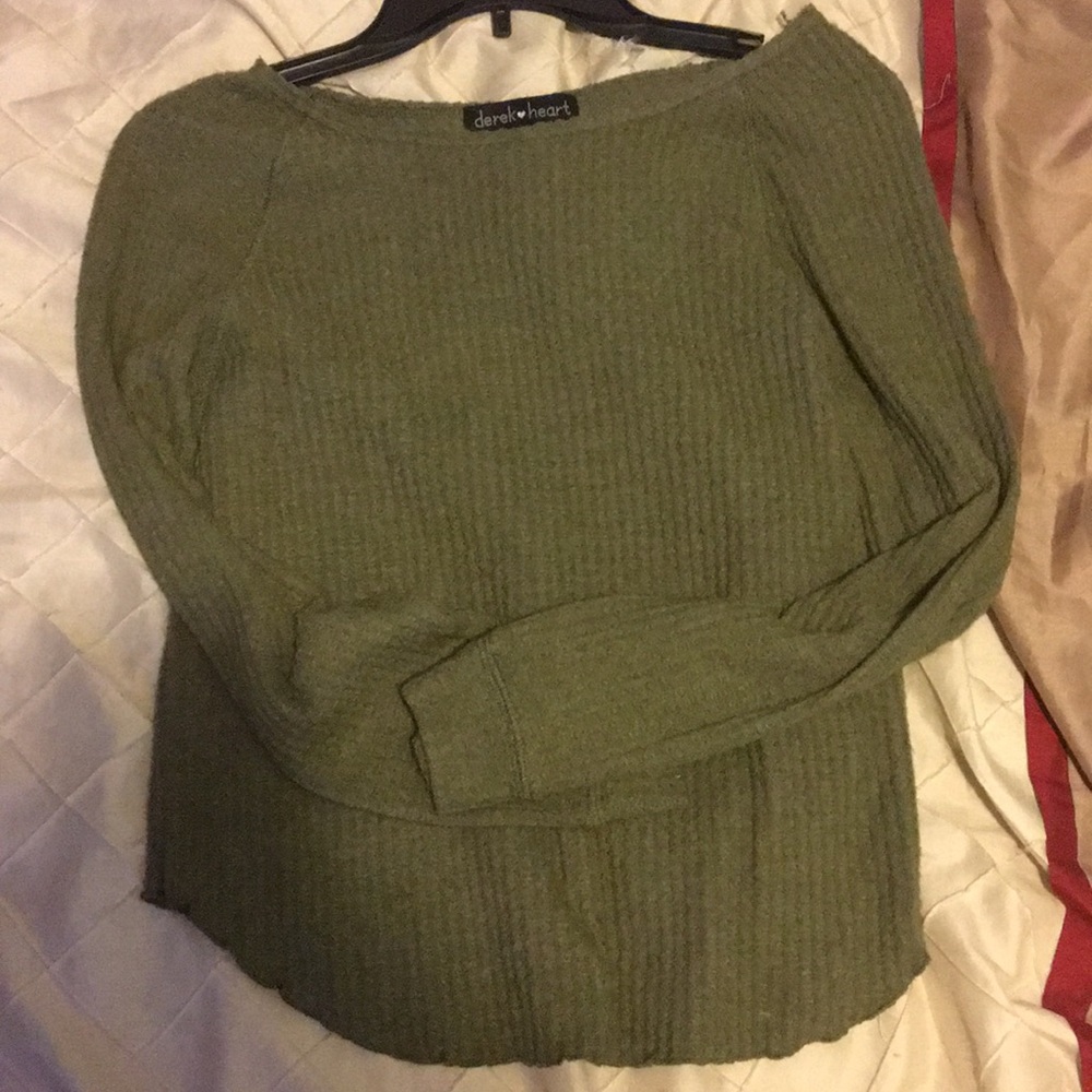 Green long sleeve shirt.